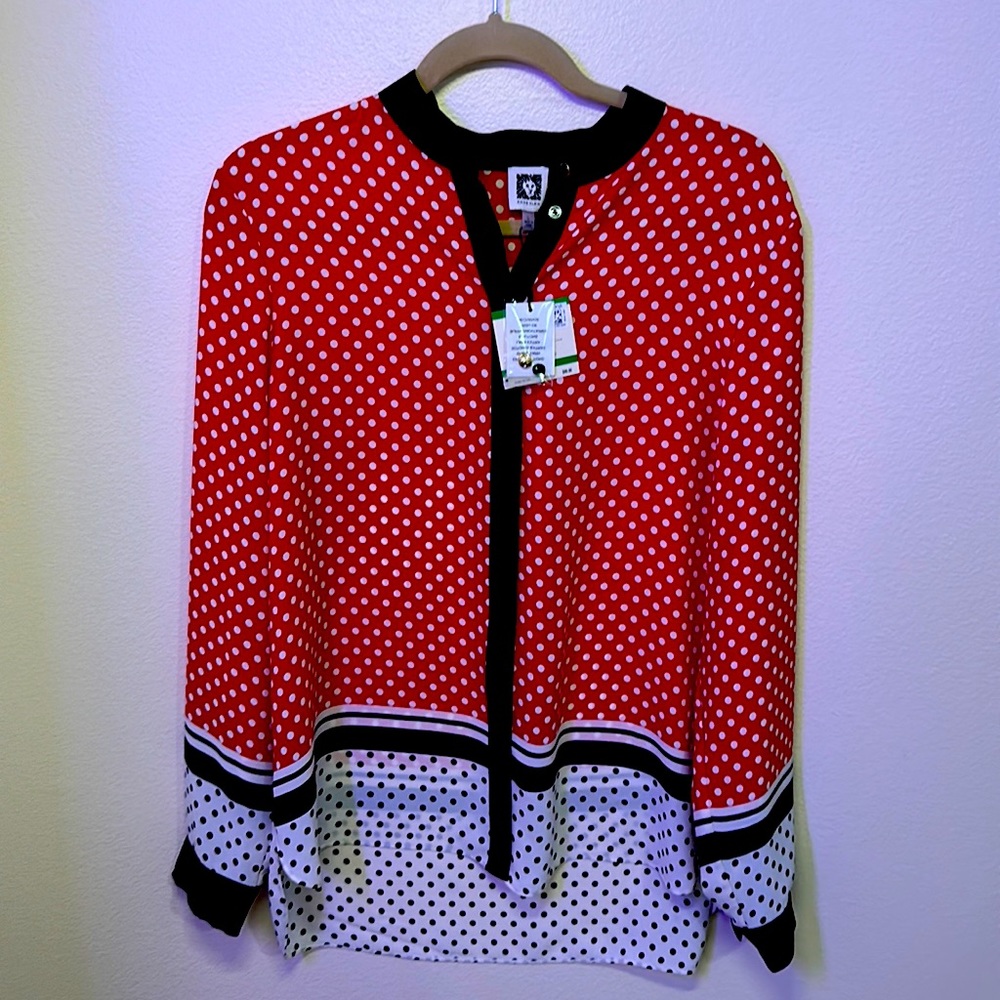 NWT woman’s Ann Klein button down long sleeve top. Size L.